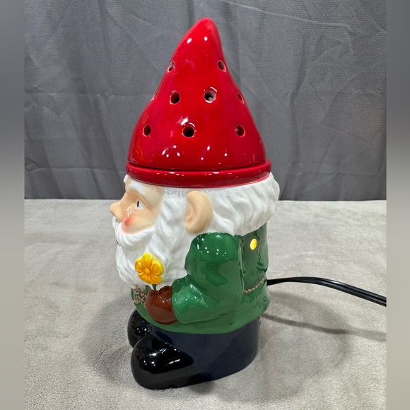 Scentsy Garden Gnome Full-Size Ceramic Wax Warmer Retired 2017 - Picture 5 of 12
